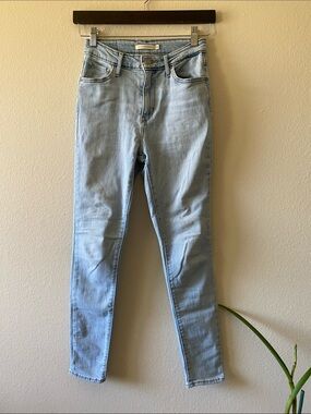 Levi's Light Wash Women's Skinny Jeans